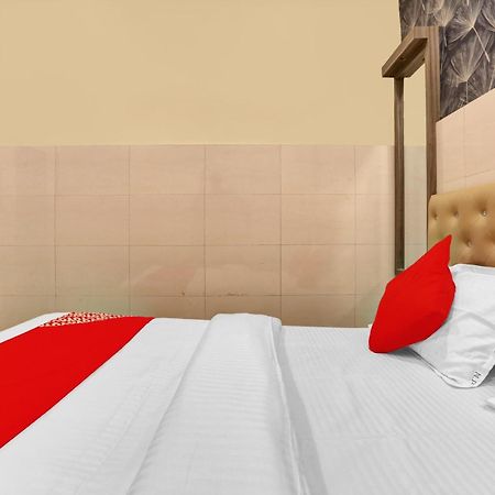 Ulhāsnagar Hotel O Nandi Palace Lodging And Boarding מראה חיצוני תמונה