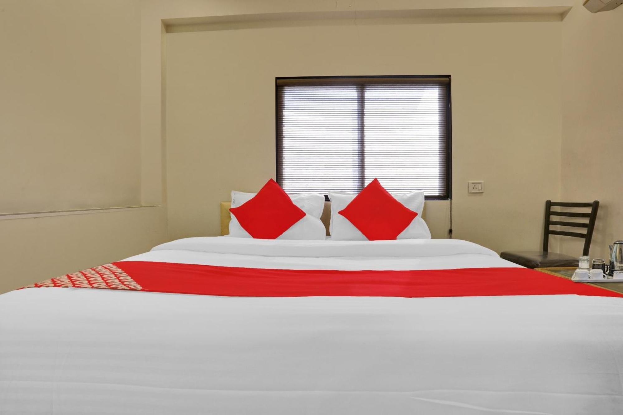 Ulhāsnagar Hotel O Nandi Palace Lodging And Boarding מראה חיצוני תמונה