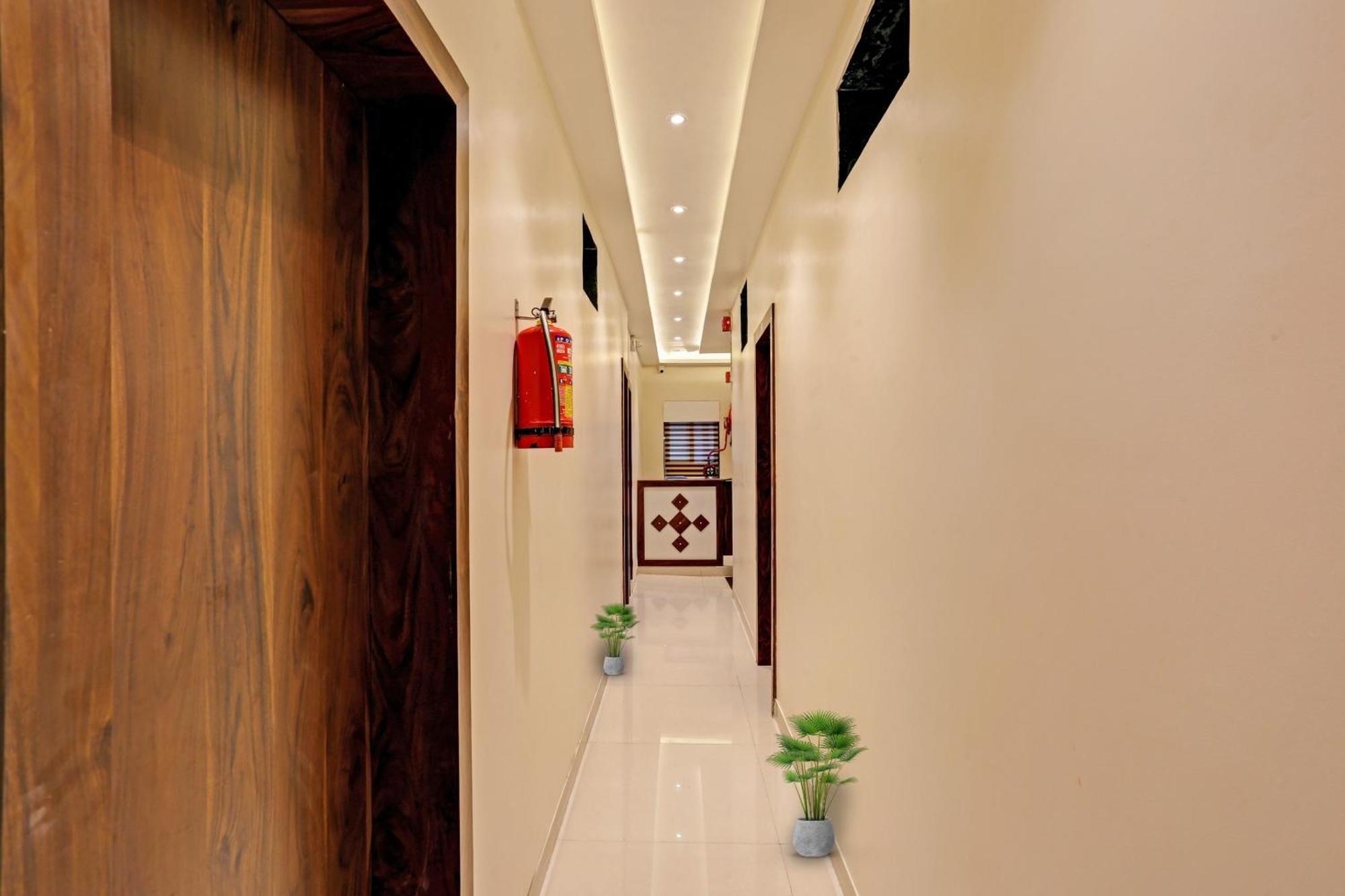 Ulhāsnagar Hotel O Nandi Palace Lodging And Boarding מראה חיצוני תמונה