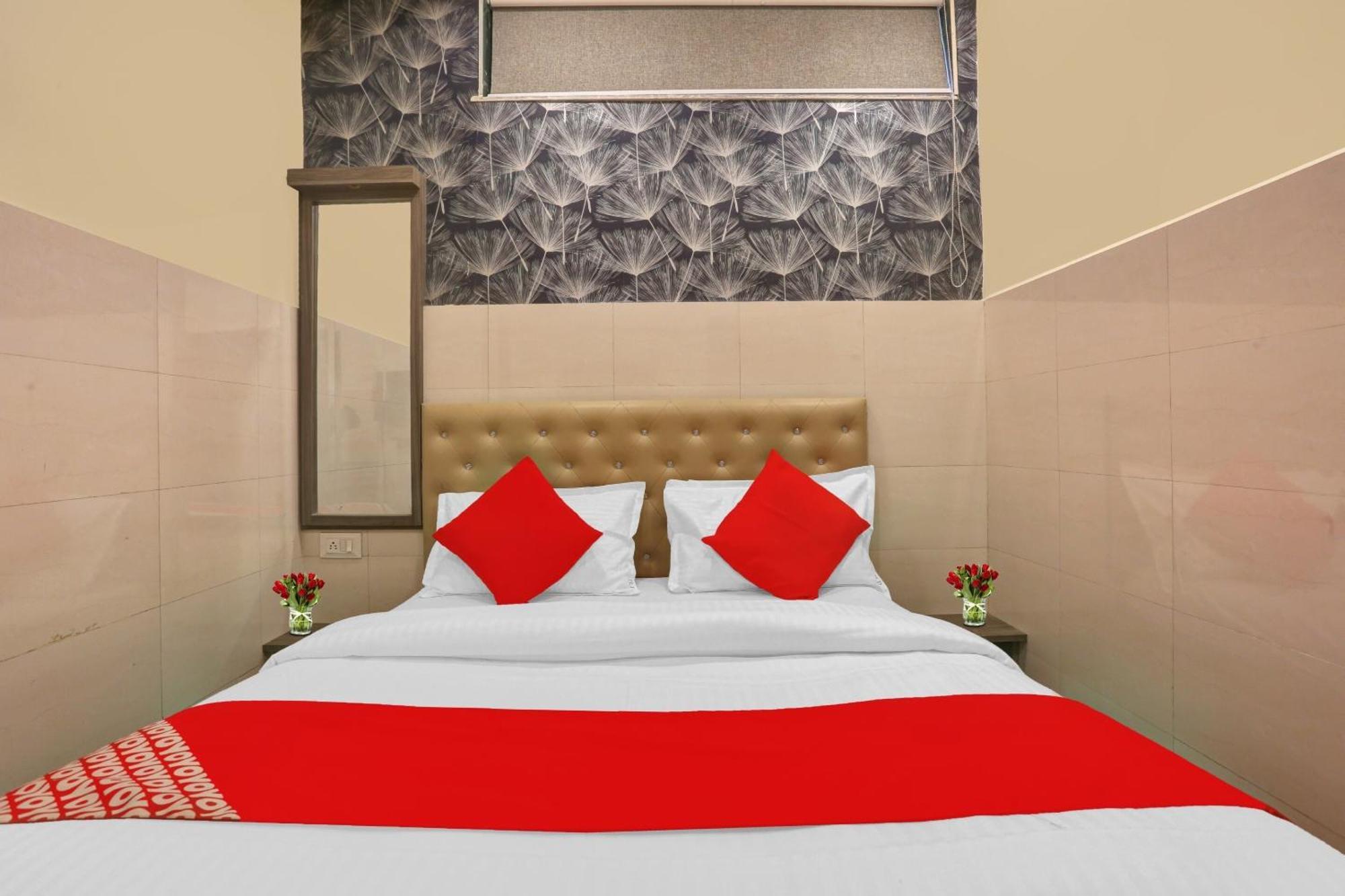 Ulhāsnagar Hotel O Nandi Palace Lodging And Boarding מראה חיצוני תמונה