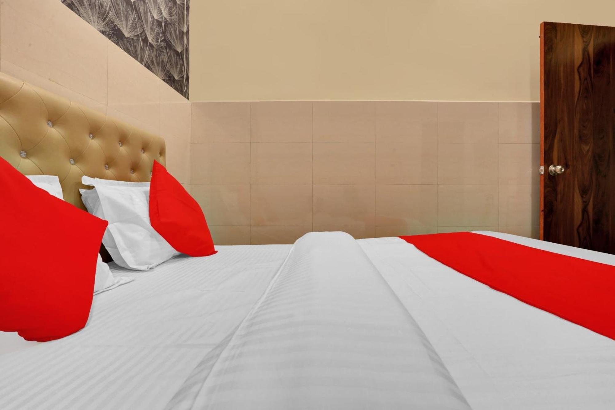 Ulhāsnagar Hotel O Nandi Palace Lodging And Boarding מראה חיצוני תמונה