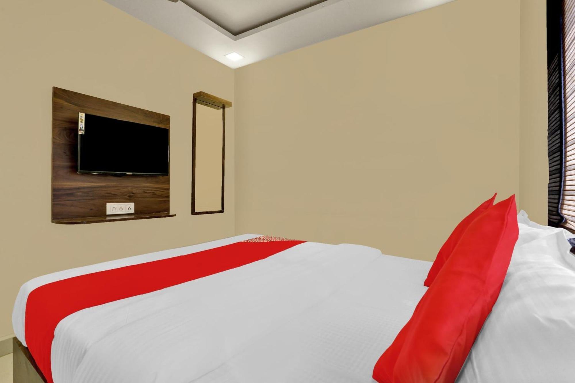 Ulhāsnagar Hotel O Nandi Palace Lodging And Boarding מראה חיצוני תמונה