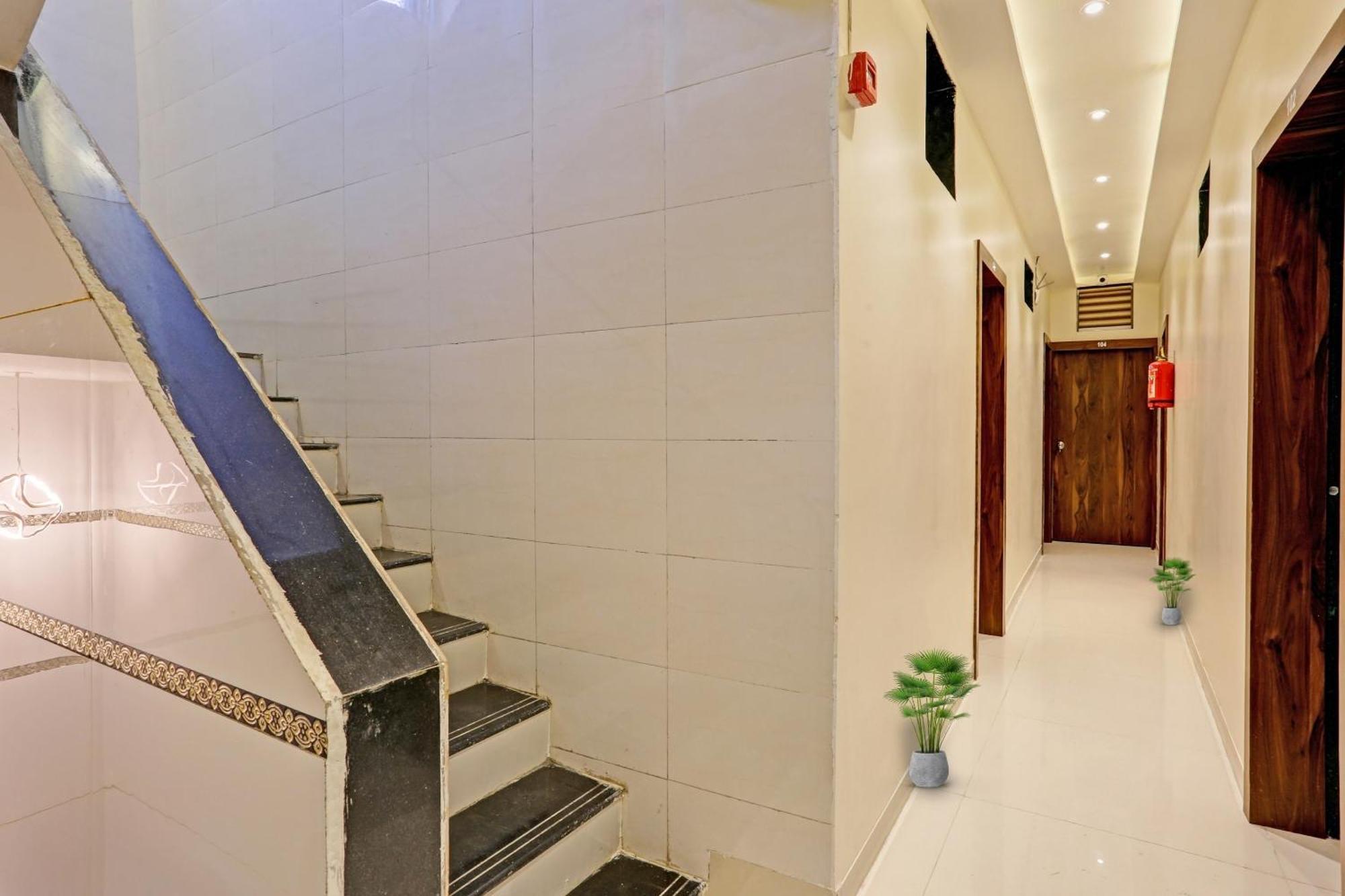 Ulhāsnagar Hotel O Nandi Palace Lodging And Boarding מראה חיצוני תמונה