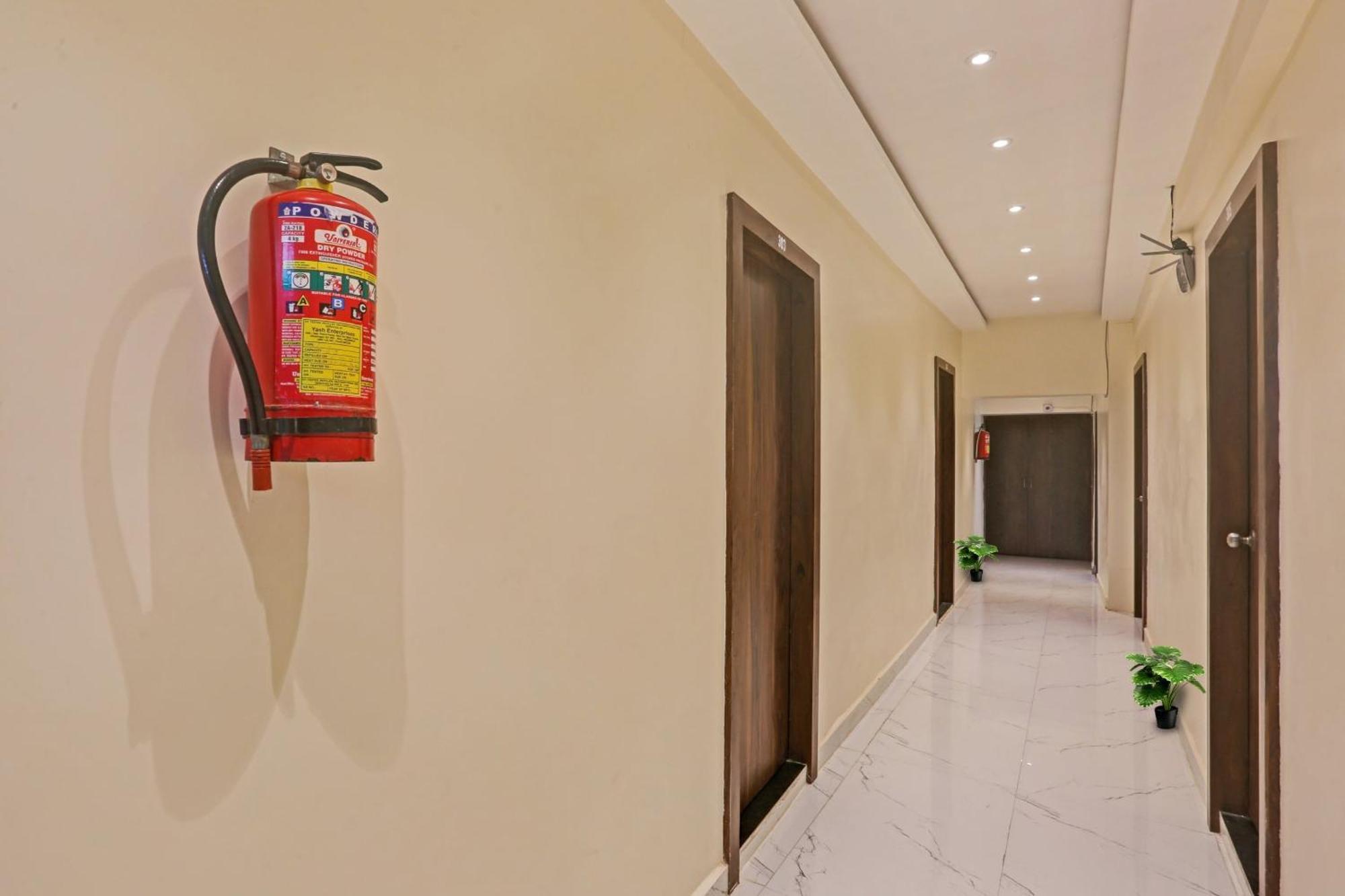 Ulhāsnagar Hotel O Nandi Palace Lodging And Boarding מראה חיצוני תמונה