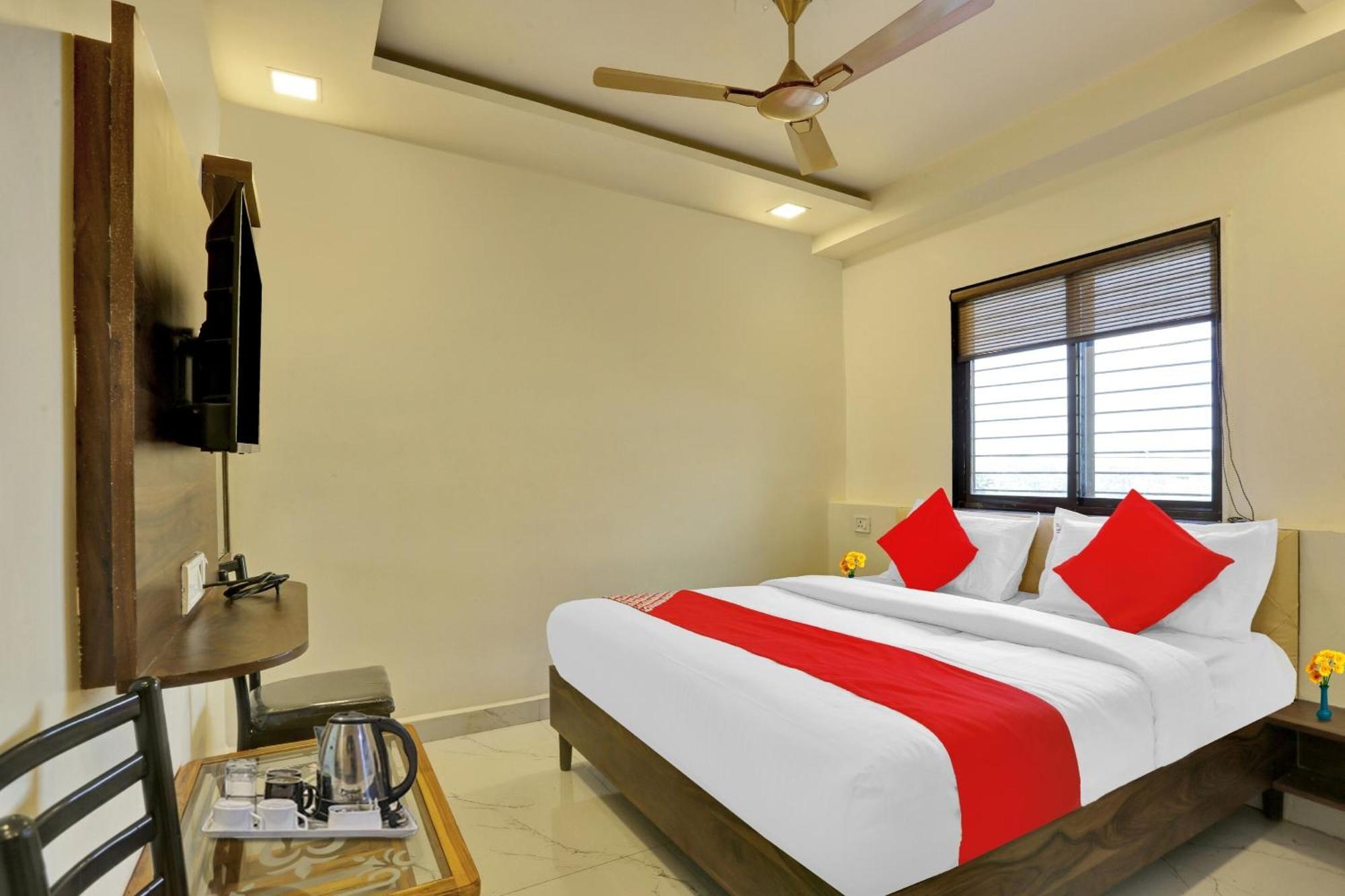 Ulhāsnagar Hotel O Nandi Palace Lodging And Boarding מראה חיצוני תמונה